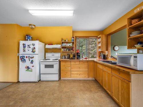 8185 Island Hwy South, Fanny Bay, BC - Indoor Photo Showing Kitchen With Double Sink