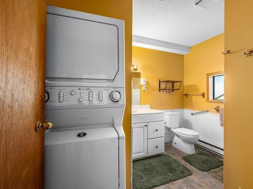 8185 Island Hwy South, Fanny Bay, BC - Indoor Photo Showing Laundry Room