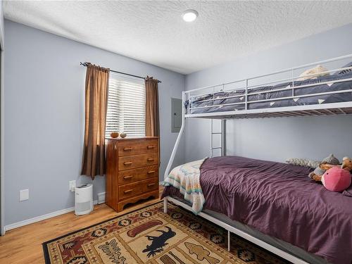 1726 Settler Rd, Qualicum Beach, BC - Indoor Photo Showing Bedroom
