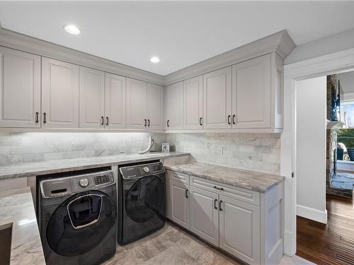 835 Bluffs Dr, Qualicum Beach, BC - Indoor Photo Showing Laundry Room