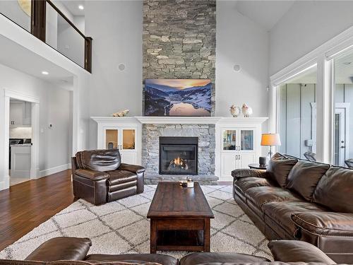 835 Bluffs Dr, Qualicum Beach, BC - Indoor Photo Showing Living Room With Fireplace