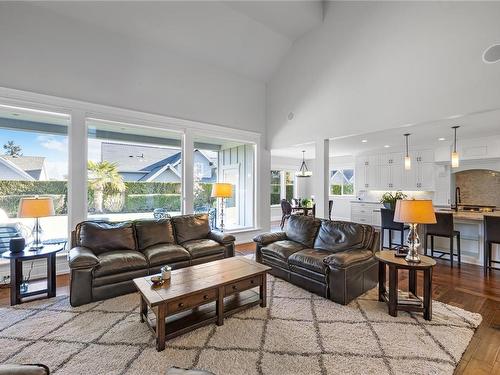 835 Bluffs Dr, Qualicum Beach, BC - Indoor Photo Showing Living Room