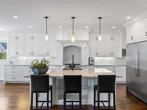 835 Bluffs Dr, Qualicum Beach, BC - Indoor Photo Showing Kitchen With Stainless Steel Kitchen With Upgraded Kitchen