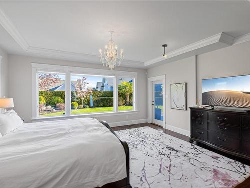 835 Bluffs Dr, Qualicum Beach, BC - Indoor Photo Showing Bedroom