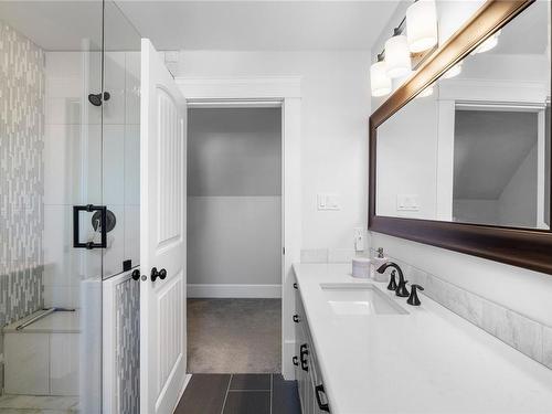 835 Bluffs Dr, Qualicum Beach, BC - Indoor Photo Showing Bathroom
