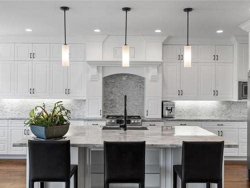 835 Bluffs Dr, Qualicum Beach, BC - Indoor Photo Showing Kitchen With Upgraded Kitchen