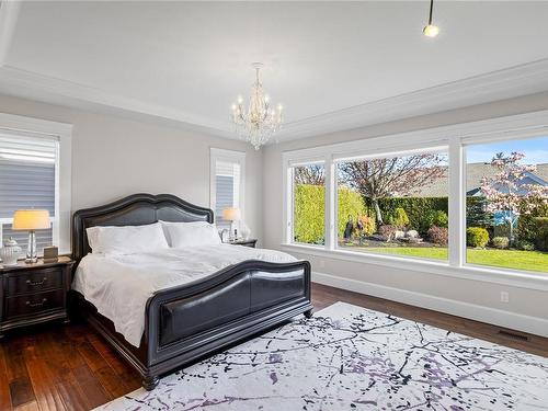 835 Bluffs Dr, Qualicum Beach, BC - Indoor Photo Showing Bedroom