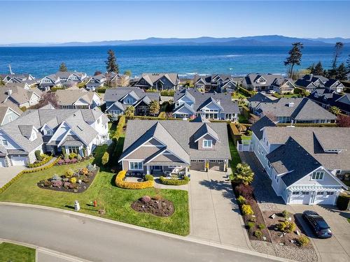 827 Bluffs Dr, Qualicum Beach, BC - Outdoor With Body Of Water With View