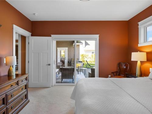 827 Bluffs Dr, Qualicum Beach, BC - Indoor Photo Showing Bedroom