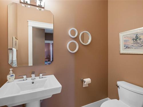 827 Bluffs Dr, Qualicum Beach, BC - Indoor Photo Showing Bathroom