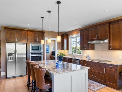 827 Bluffs Dr, Qualicum Beach, BC - Indoor Photo Showing Kitchen With Upgraded Kitchen