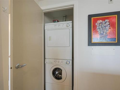 1205-760 Johnson St, Victoria, BC - Indoor Photo Showing Laundry Room