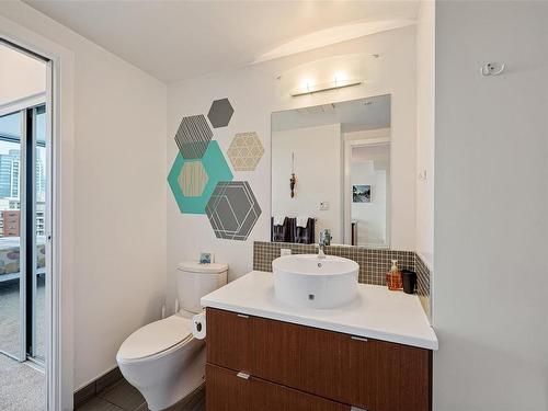 1205-760 Johnson St, Victoria, BC - Indoor Photo Showing Bathroom