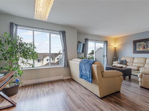 23-941 Malone Rd, Ladysmith, BC - Indoor Photo Showing Living Room