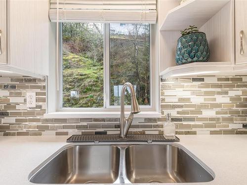23-941 Malone Rd, Ladysmith, BC - Indoor Photo Showing Kitchen With Double Sink