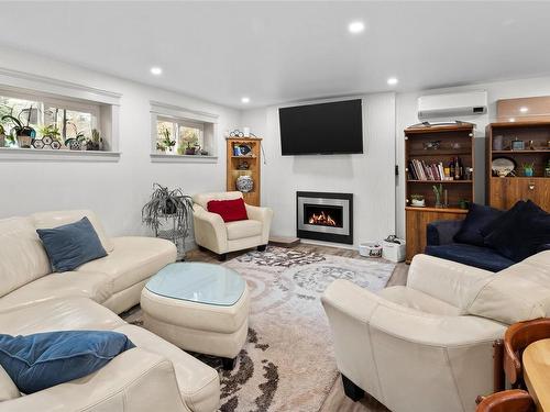 619 Sandra Pl, Langford, BC - Indoor Photo Showing Living Room With Fireplace