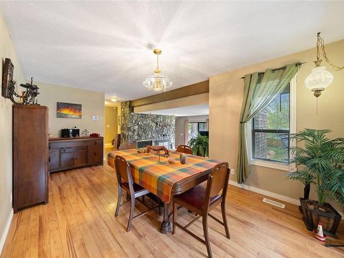 6342 East Sooke Rd, Sooke, BC - Indoor Photo Showing Dining Room