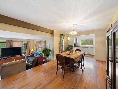 6342 East Sooke Rd, Sooke, BC - Indoor Photo Showing Dining Room