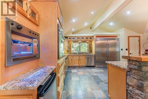 3993 Westman Road, Malakwa, BC - Indoor Photo Showing Kitchen With Upgraded Kitchen