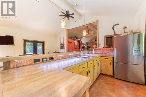 3993 Westman Road, Malakwa, BC - Indoor Photo Showing Kitchen