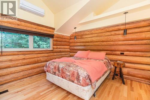 3993 Westman Road, Malakwa, BC - Indoor Photo Showing Bedroom