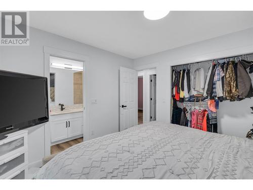 700 Tamarack Drive, Kelowna, BC - Indoor Photo Showing Bedroom