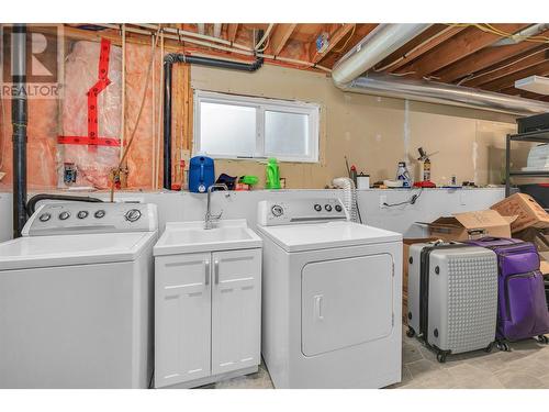 700 Tamarack Drive, Kelowna, BC - Indoor Photo Showing Laundry Room