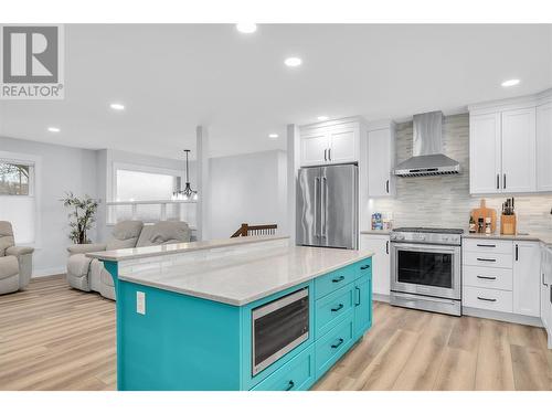 700 Tamarack Drive, Kelowna, BC - Indoor Photo Showing Kitchen With Upgraded Kitchen