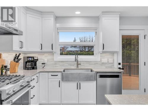700 Tamarack Drive, Kelowna, BC - Indoor Photo Showing Kitchen With Upgraded Kitchen
