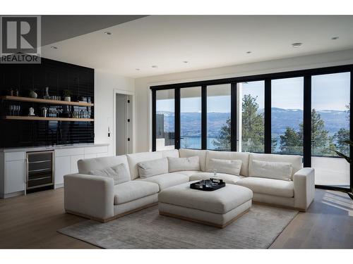 1550 Viognier Drive, West Kelowna, BC - Indoor Photo Showing Living Room