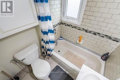 77 Province Street N, Hamilton, ON - Indoor Photo Showing Bathroom
