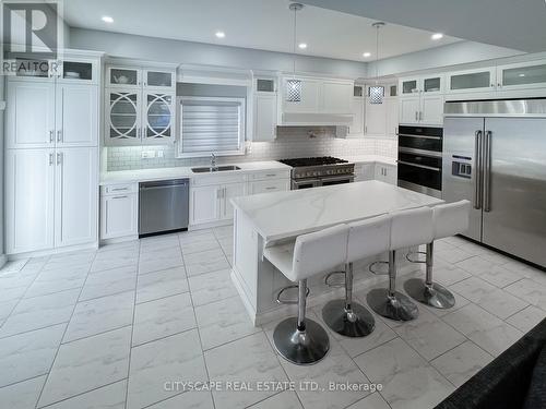 44 Miller Dr, Hamilton, ON - Indoor Photo Showing Kitchen With Upgraded Kitchen