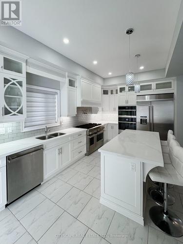 44 Miller Dr, Hamilton, ON - Indoor Photo Showing Kitchen With Double Sink With Upgraded Kitchen