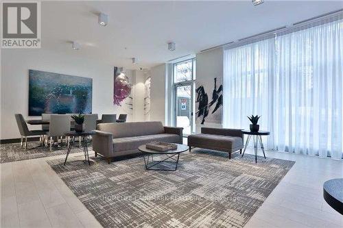 204 - 68 Merton Street, Toronto, ON - Indoor Photo Showing Living Room