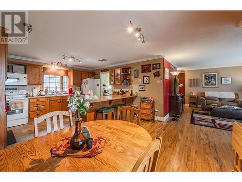 605 11Th Avenue, Keremeos, BC - Indoor Photo Showing Dining Room