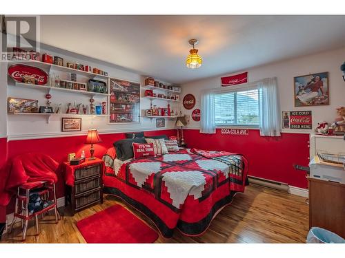 605 11Th Avenue, Keremeos, BC - Indoor Photo Showing Bedroom