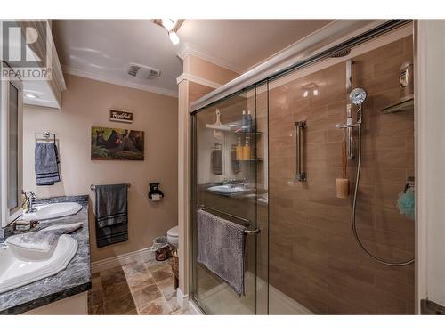 605 11Th Avenue, Keremeos, BC - Indoor Photo Showing Bathroom