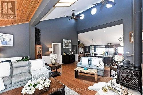 26 Island Trail S, Ramara, ON - Indoor Photo Showing Living Room