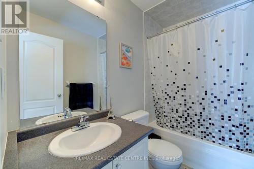 7112 Triumph Lane, Mississauga, ON - Indoor Photo Showing Bathroom