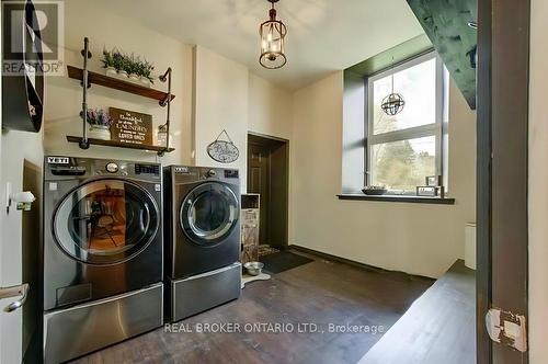 7806 Wellington Rd 45 Rd, Mapleton, ON - Indoor Photo Showing Laundry Room