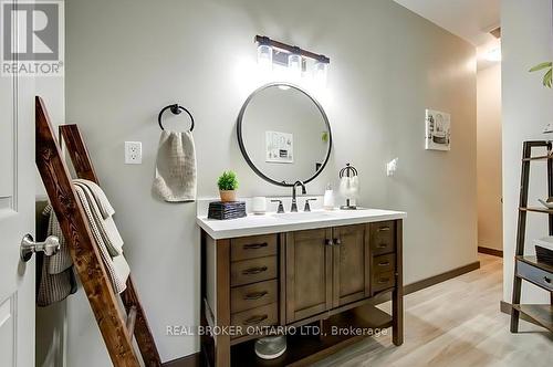 7806 Wellington Rd 45 Rd, Mapleton, ON - Indoor Photo Showing Bathroom