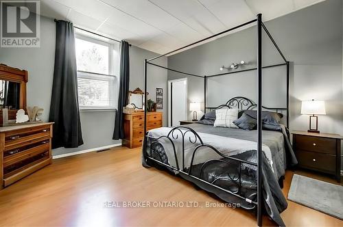 7806 Wellington Rd 45 Rd, Mapleton, ON - Indoor Photo Showing Bedroom