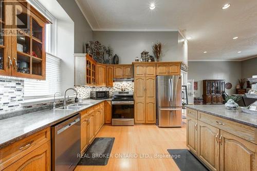 7806 Wellington Rd 45 Rd, Mapleton, ON - Indoor Photo Showing Kitchen With Double Sink