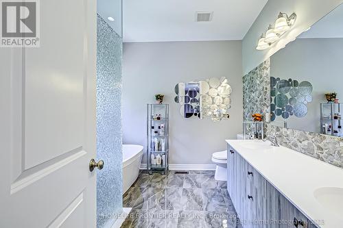 41 Cottonwood Hollow Crt, Aurora, ON - Indoor Photo Showing Bathroom