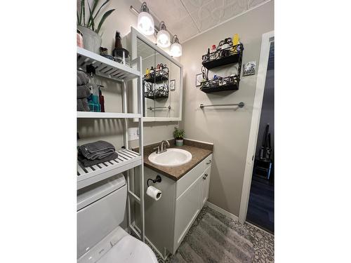 515 Fletcher Avenue, Slocan, BC - Indoor Photo Showing Bathroom