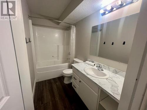 1724 84 Avenue, Dawson Creek, BC - Indoor Photo Showing Bathroom