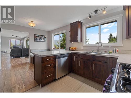 261 7 Street Se, Salmon Arm, BC - Indoor Photo Showing Kitchen With Double Sink