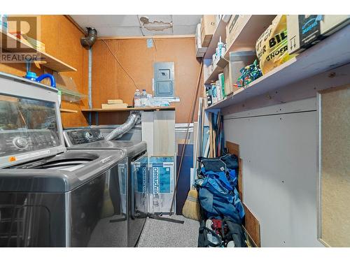 261 7 Street Se, Salmon Arm, BC - Indoor Photo Showing Laundry Room