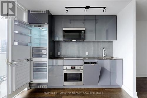 3908 - 7 Grenville Street, Toronto, ON - Indoor Photo Showing Kitchen