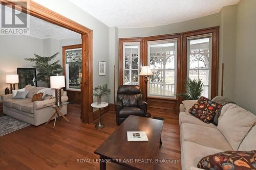 11428 Sunset Road, Southwold, ON - Indoor Photo Showing Living Room